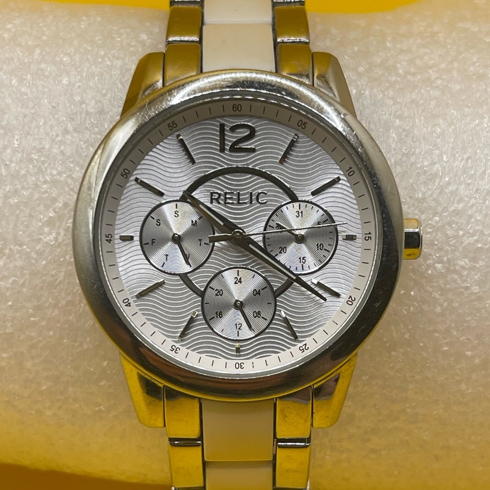 Relic watch with cute ceramic band